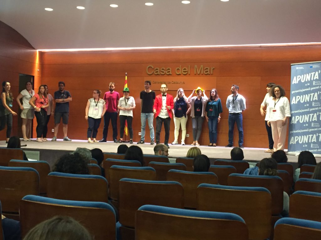 Fran rojas dinamitzant la trobada de CNOs